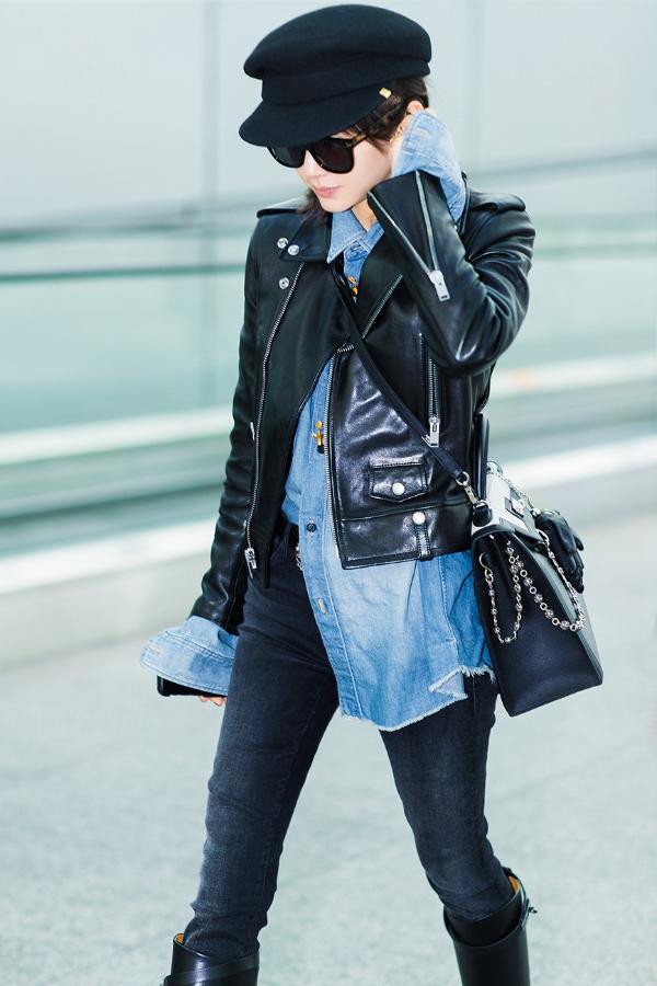 “行走的种草机”王子文现身机场 独特潮酷感亲身示范经典机车风