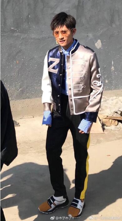 超暖心！张一山录制《这就是铁甲》包车送粉丝