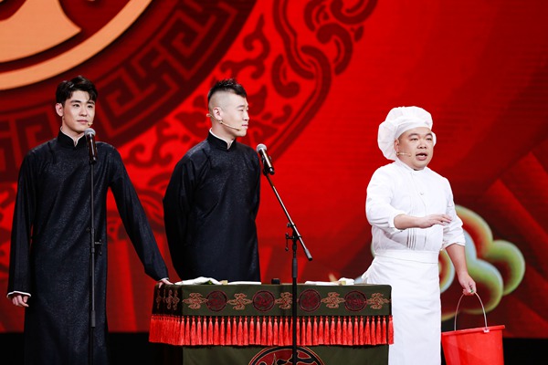 《欢乐喜剧人》张云雷变身“依萍”自嘲失足摔成“人渣”