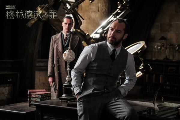 《神奇动物:格林德沃之罪》曝全球首款海报预告