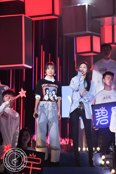 张碧晨做客快乐大本营 解锁“人比花娇”新姿势