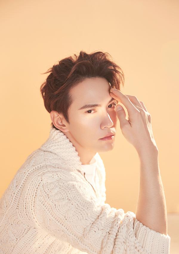 徐正溪开年时尚大片 眼神冷峻撩力十足