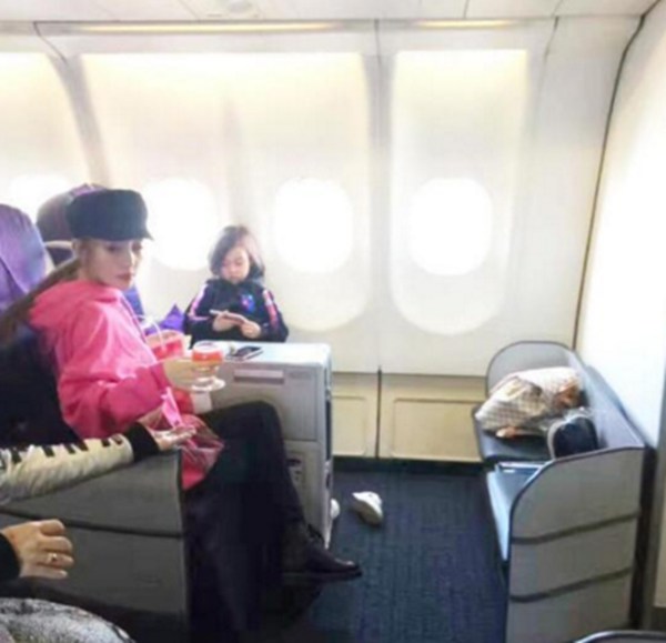 李小璐甜馨游日本 贾乃亮在哪里？