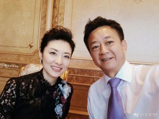 朱军祝福周涛 春晚老搭档竟是这样的关系!