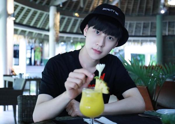 王博文空降《闺蜜的完美旅行》 与娄艺潇程潇玩转大溪地