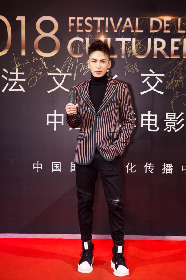 蒋雪鸣出席中法荣耀盛典 获中法文化宣传使者