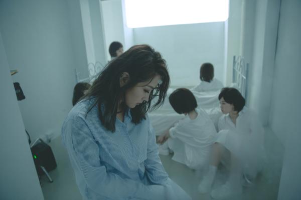 何洁《给陌生女孩的歌》MV温情上线 治愈系歌曲动人心弦