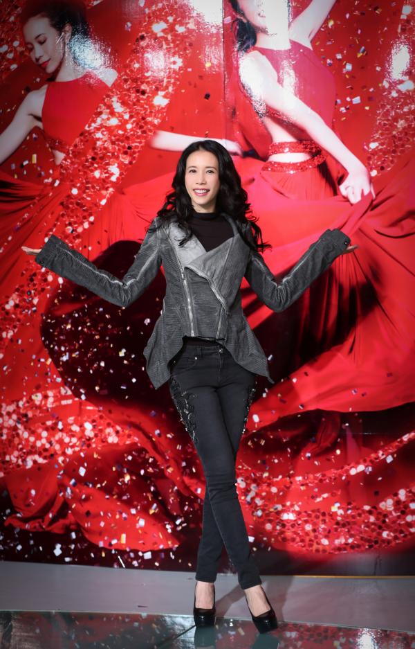 莫文蔚拿出25年”绝招”“绝色莫文蔚”演唱会彩排花絮大曝光