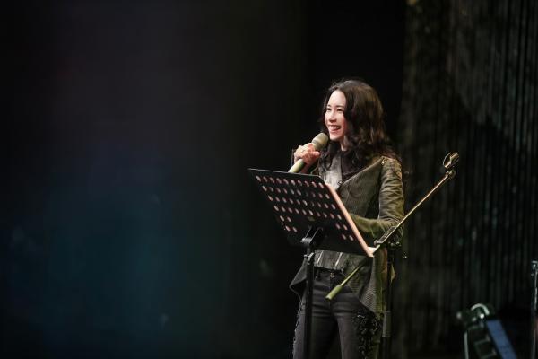 莫文蔚拿出25年”绝招”“绝色莫文蔚”演唱会彩排花絮大曝光