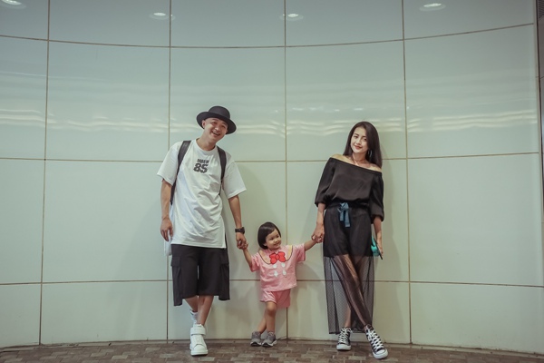 包文婧一家三口游日本 其乐融融温馨无比