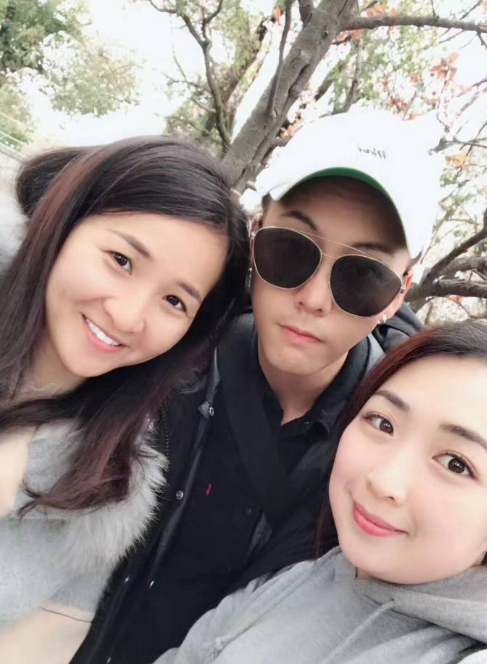 网友偶遇陈伟霆 遭主动搭讪合影