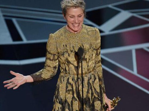 奥斯卡影后奖杯被盗 摄影师安保帮其抓到小偷！