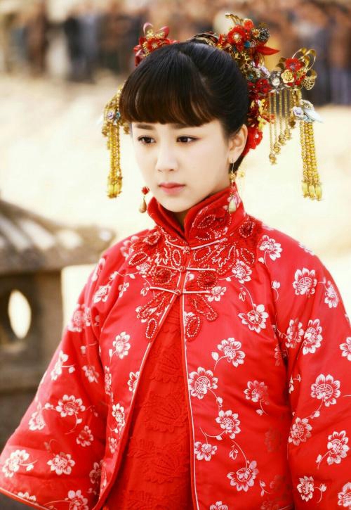 盘点杨幂唐嫣杨紫孙怡的民国新娘装 网友：太美了！