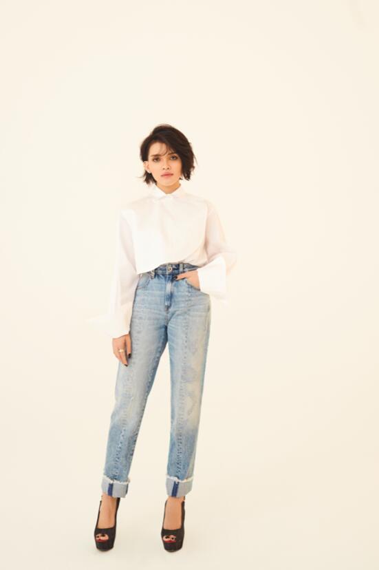 KZ谭定安最新写真大片质感足 多套look格调清新自然