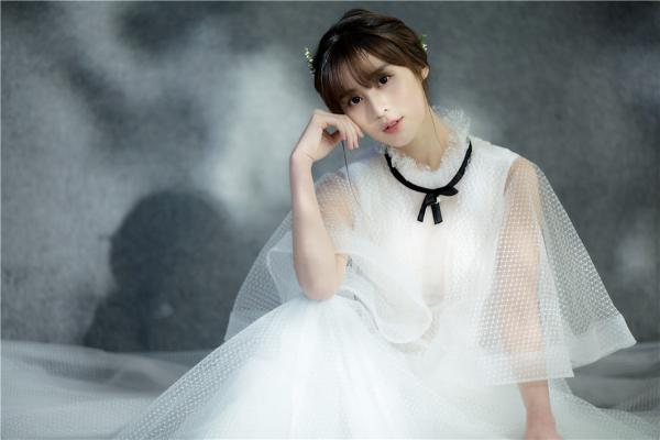 汤晶晶曝白衣仙气写真 清新婉约尽显纯净气质