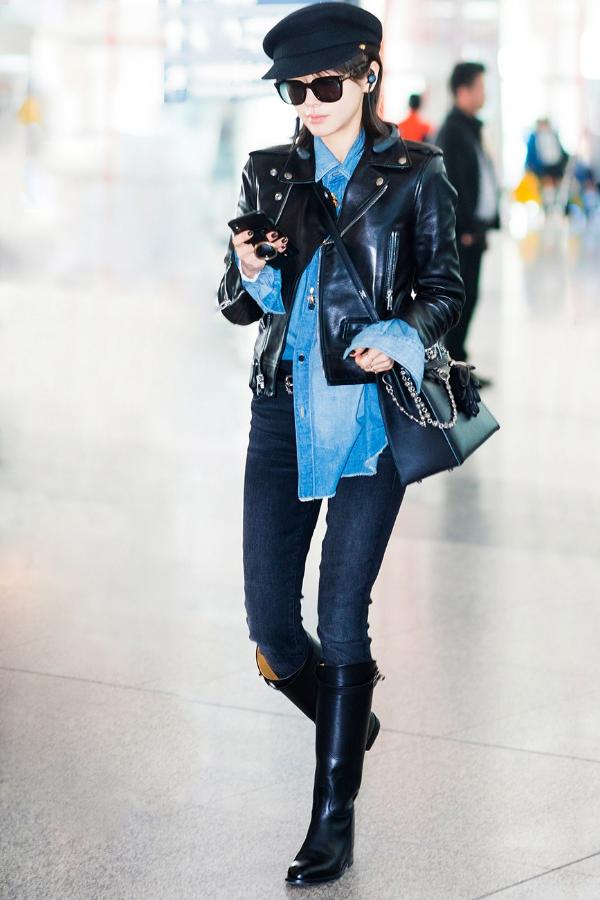 “行走的种草机”王子文现身机场 独特潮酷感亲身示范经典机车风