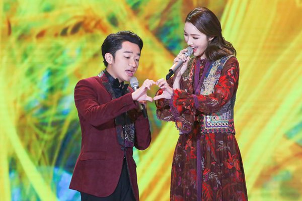 王祖蓝李亚男元宵晚会 浪漫牵手献唱花好月圆夜