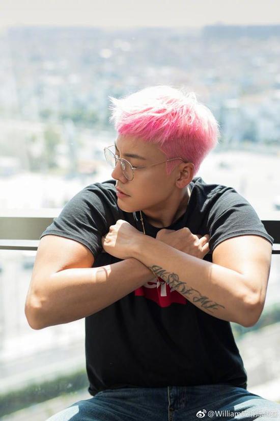 陈伟霆新染粉发 确遭网友这样评论