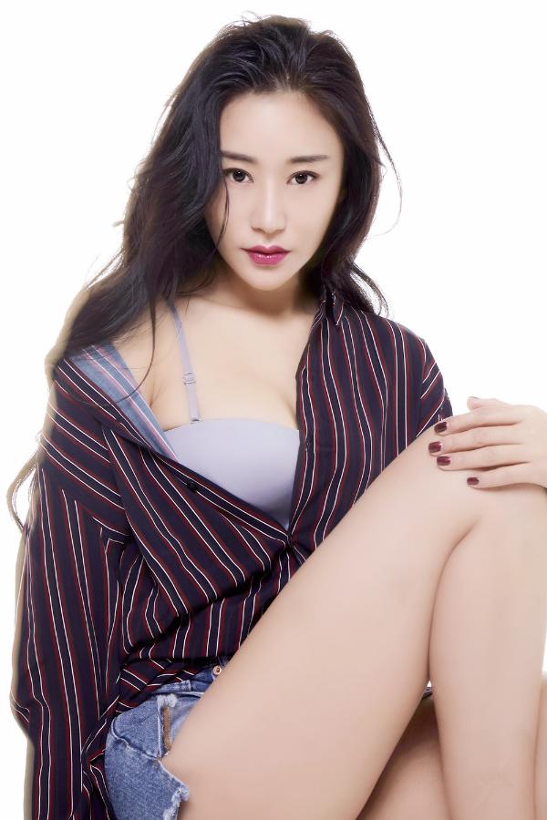 晶女郎韩昕怡出演《卫斯理》搭档余文乐变冷艳特工