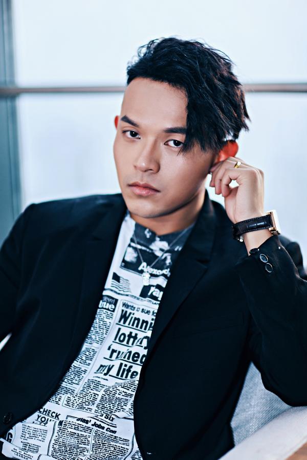 黄旭新歌《深夜电话粥》上线引发异地恋人“共鸣”