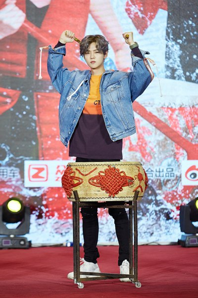 鹿晗获封“保温杯少年” 为正能量继续奔跑