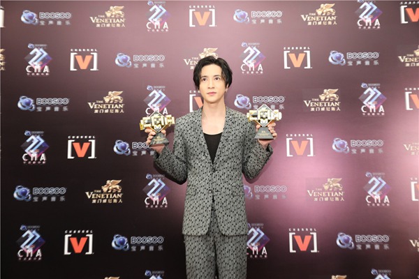 薛之谦《渡》获最佳专辑 “乐坛劳模”加盟唱作真人秀