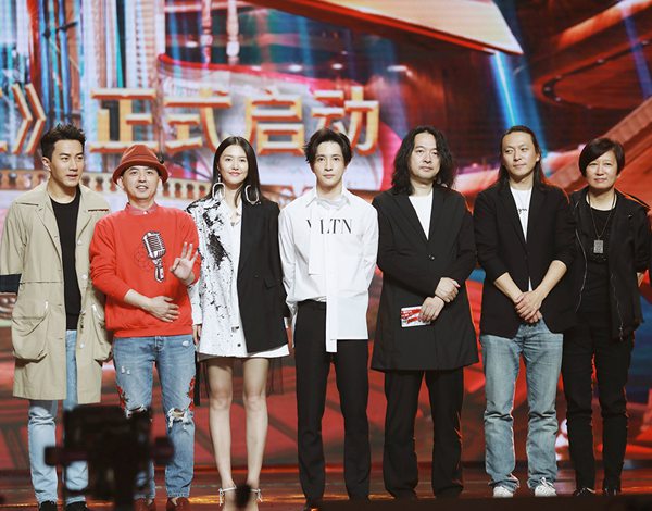 薛之谦发布新歌《摩天大楼》 突破情歌致敬小人物