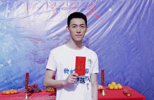 肖大千新戏开机，阳光温暖少年VS孤傲游泳天才