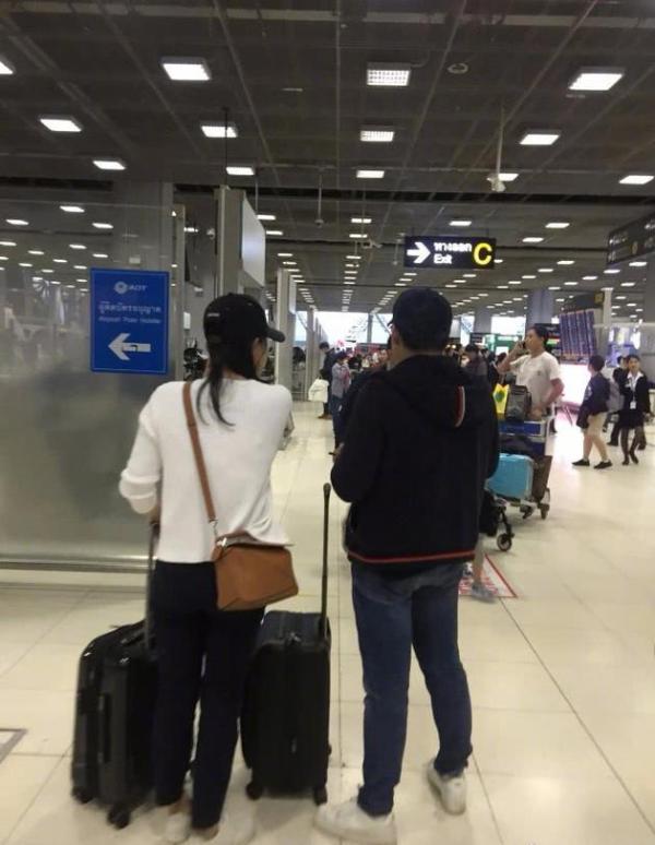 偶遇霍启刚郭晶晶 黑白情侣装抢眼!