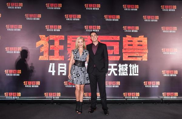 《狂暴巨兽》中国首映巨石强森霸气来袭！千人观影首轮口碑燃爆上海！