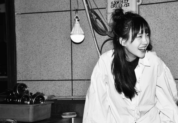 《遇见你真好》热映 周楚濋时尚大片曝光