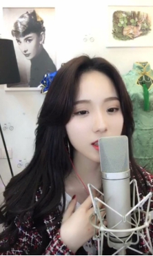 迅雷直播姜允儿荣登公益活动榜首 加班至凌晨网友直呼敬业