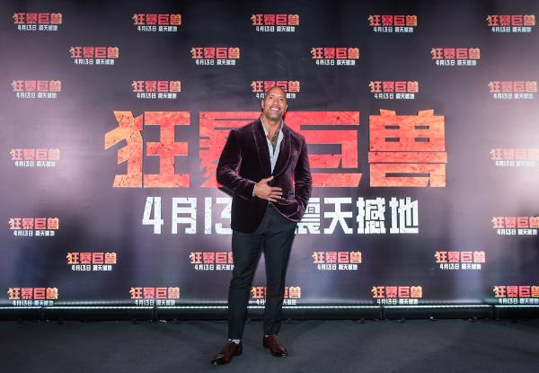 《狂暴巨兽》中国首映巨石强森霸气来袭！千人观影首轮口碑燃爆上海！