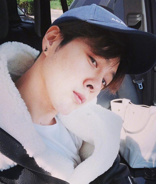 徐海乔自拍pose大公开，网友：迅速捕捉“心机boy”