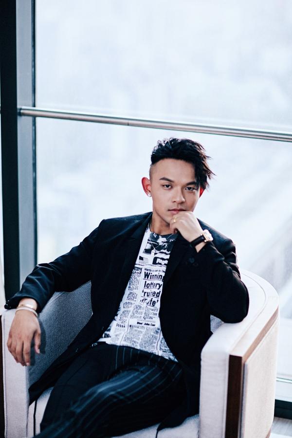 黄旭新歌《深夜电话粥》上线引发异地恋人“共鸣”