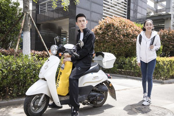 肖大千最新剧照曝光 网友表示:想跟小哥哥学游泳