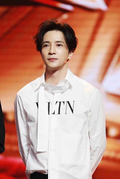 薛之谦发布新歌《摩天大楼》 突破情歌致敬小人物