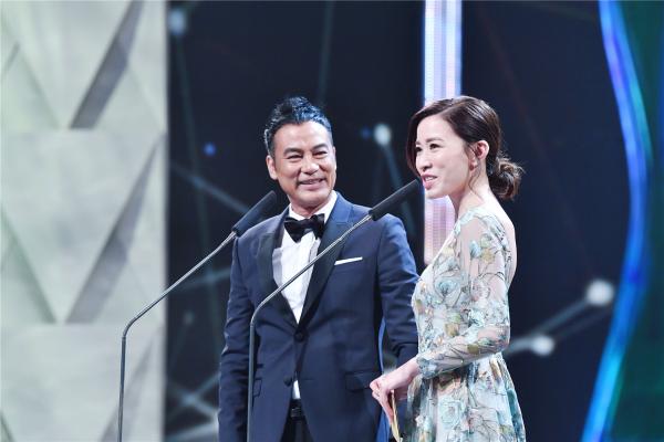 任达华颁发红星大奖最佳男女主角奖 实力分享“观察演技法”