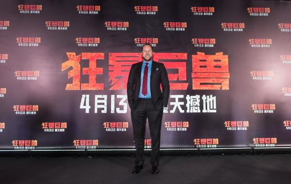 《狂暴巨兽》中国首映巨石强森霸气来袭！千人观影首轮口碑燃爆上海！