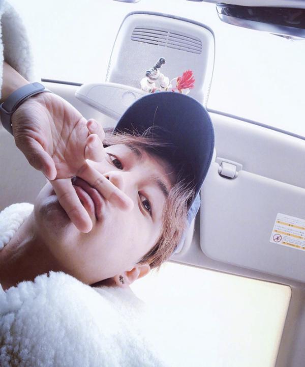 徐海乔自拍pose大公开，网友：迅速捕捉“心机boy”