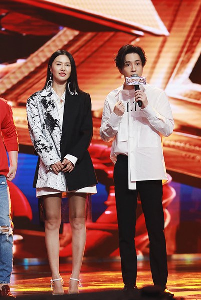 薛之谦发布新歌《摩天大楼》 突破情歌致敬小人物