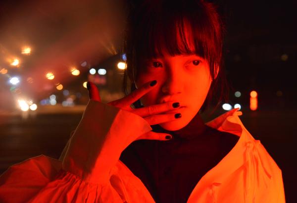 《遇见你真好》热映 周楚濋时尚大片曝光