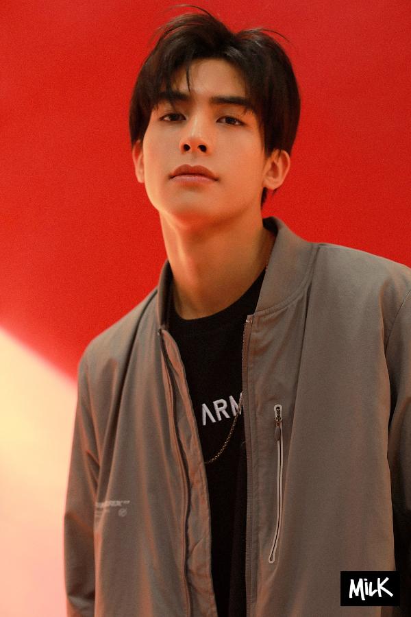 宋威龙杂志大片曝光率性自然演绎不羁青春