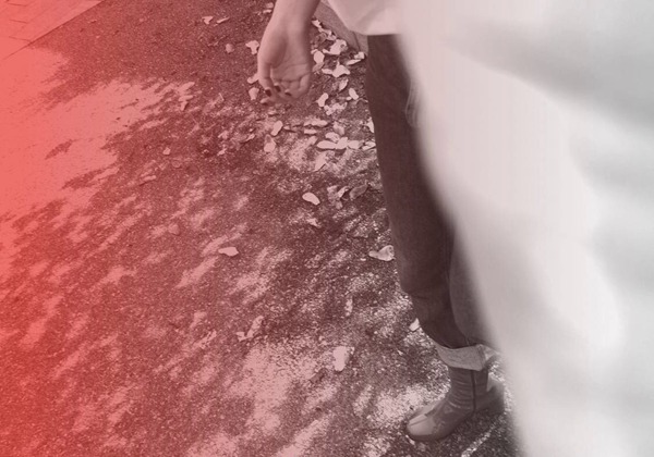 王思潺晒照片 拍照方式调皮搞怪