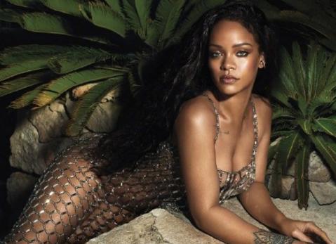 蕾哈娜登杂志封面 变身人鱼性感妖冶