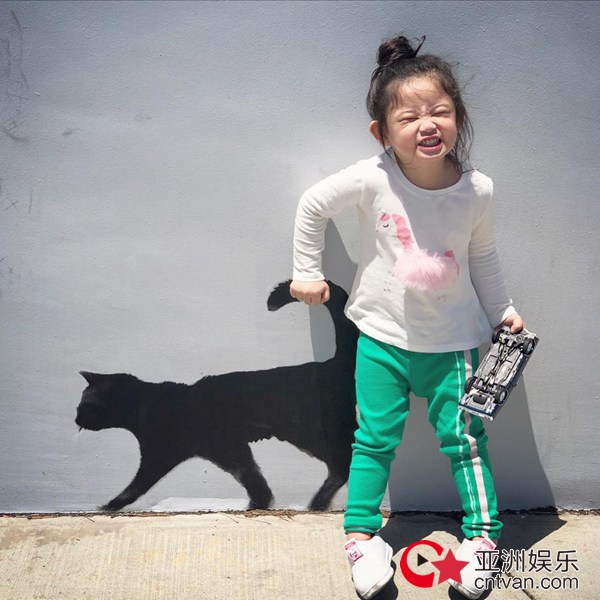 郑希怡晒家人游玩照 参加婚礼之余享受悠闲假期 - 风声 - 亚洲娱乐网-传递时尚娱乐生活新资讯