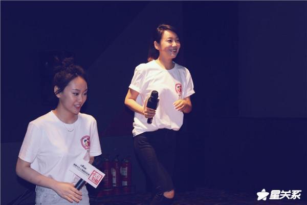 《我是你妈》母亲节温情上映 郑州路演闫妮邹元清狂秀“母女恩爱”