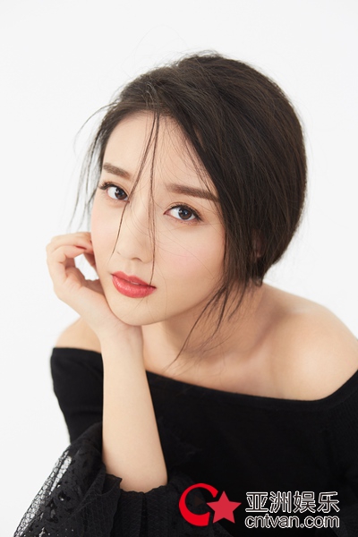 《莽荒纪》红白黑之魅惑水易，陈梦瑶曝光最新写真