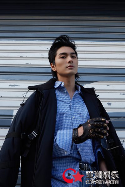 新锐演员邓竞曝光写真 质感十足展现少年魅力