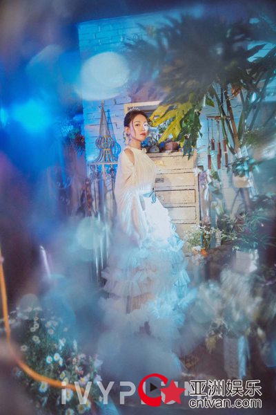 陈乔恩曝写真大片  雪纺薄纱诠释梦幻主题故事